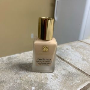 Estee Lauder Double Wear Foundation in 1N1